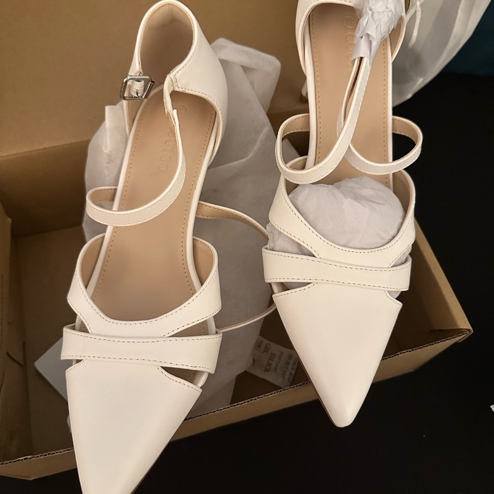 Elegant Cream Strappy Heels - Picture 4 of 6